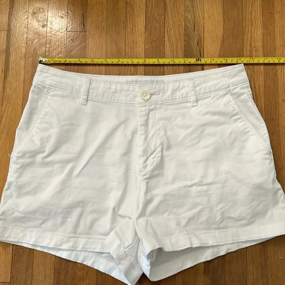 Amazon Essentials | Women’s white shorts - Picture 7 of 16